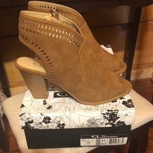 Ladies toeless heel, zipper on the side